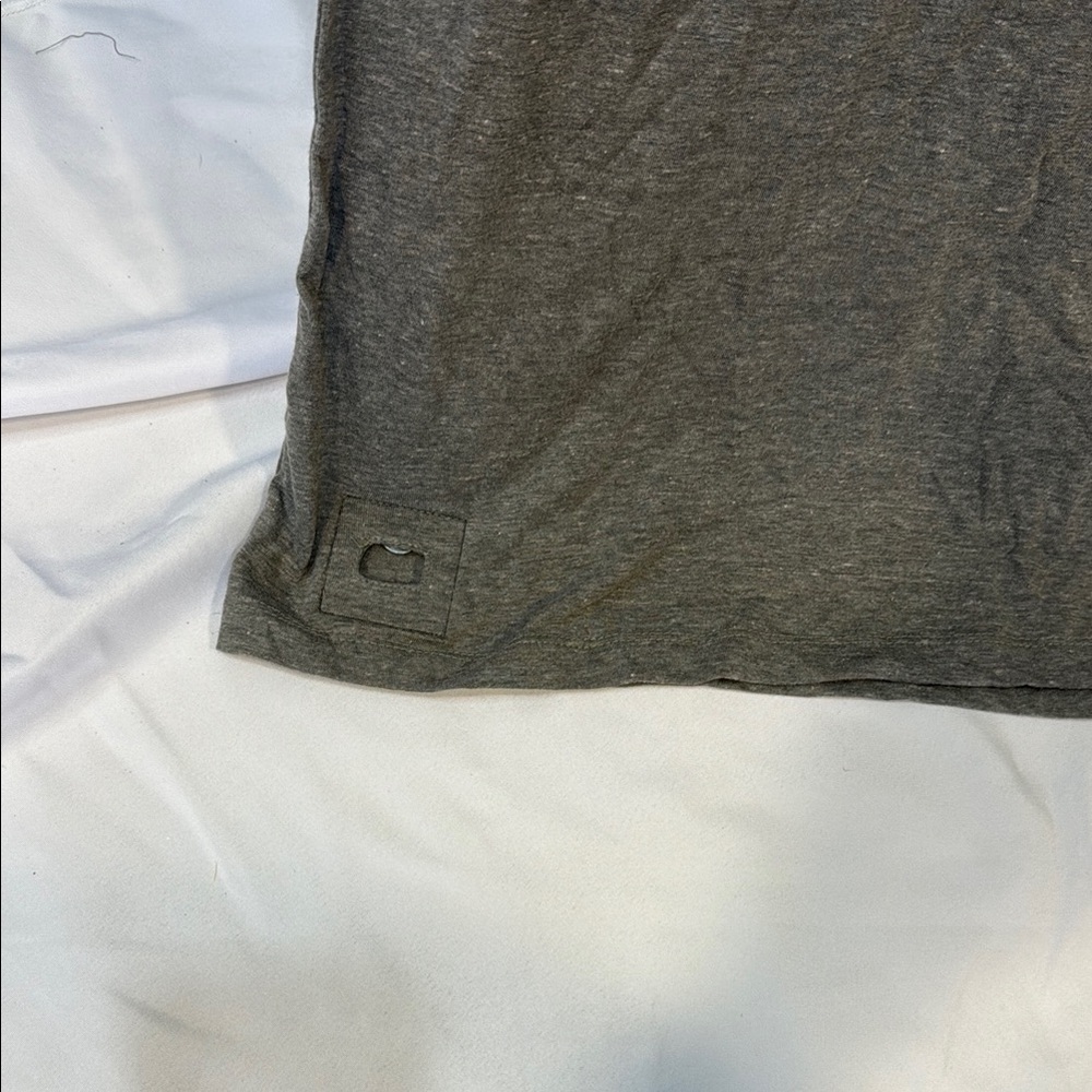 Unique St. Louis Graphic Gray T-Shirt w/ bottle opener inside shirt! Men’s, XL - Picture 12 of 12